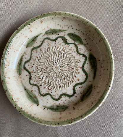 Illustrated Garlic Grater
